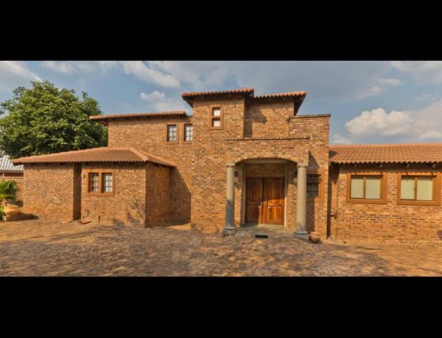 6 BEDROOM HOUSE FOR SALE IN RUIMSIG